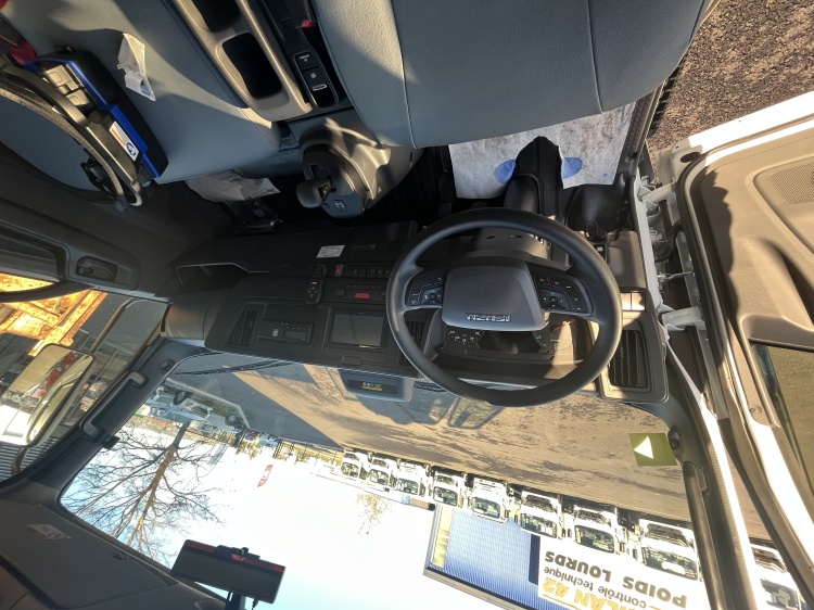 ISUZU M30 5.2L 190CH BVA BENNE ACIER + GRUE FASSI F65.24