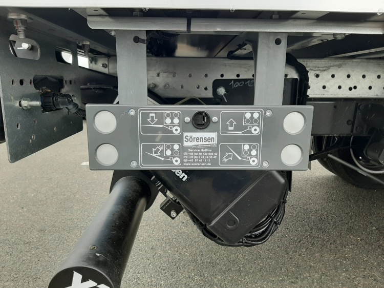 IVECO DAILY 35C18H 3.0L 180CH BVM CAISSE 20M3 + HAYON 750KG