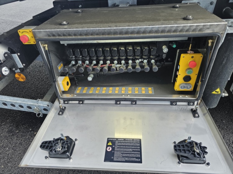 ISUZU F14 5.2L 240CH BVA PLATEAU DEPANNEUSE