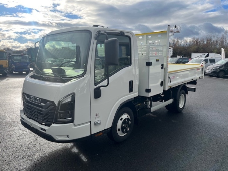 ISUZU M27 GEN 2 3.0L 150CH BVM BENNE ACIER CABRETA + COFFRE MI HAUTEUR + PANIER