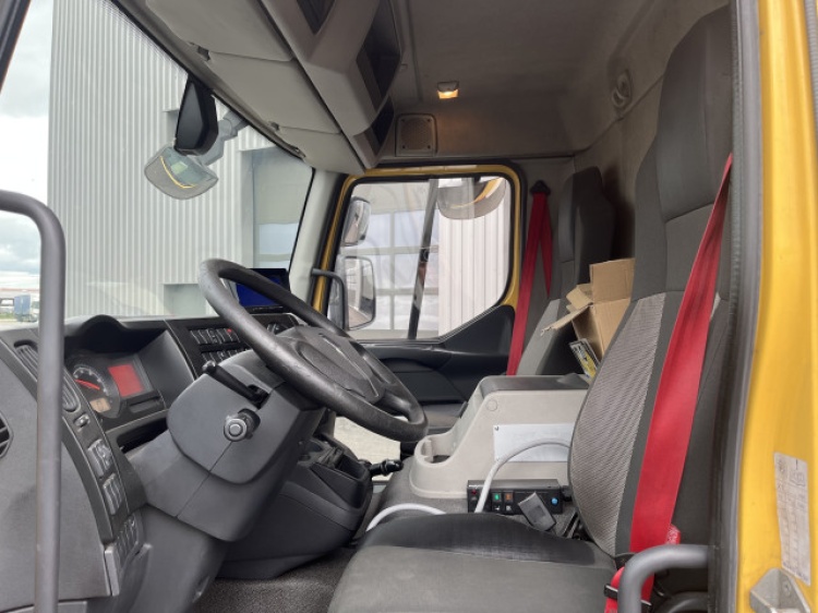 RENAULT D12 210CH BVA 12T POLYBENNE