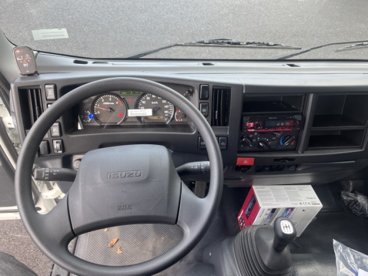 ISUZU M27 3T5 150CH BVM BENNE + GRUE PM2823