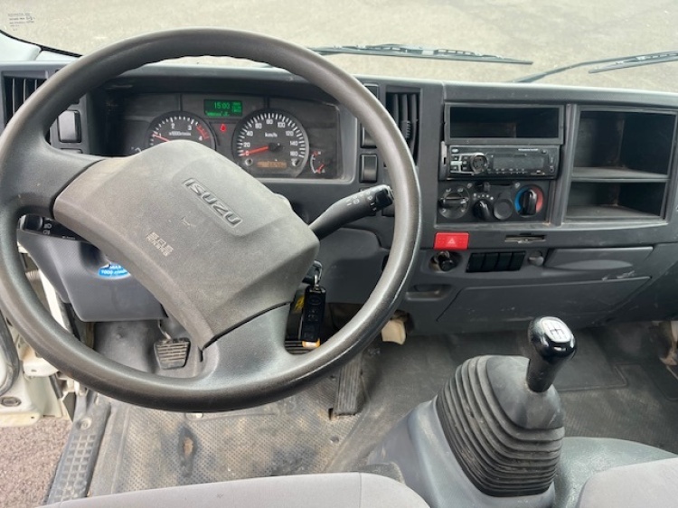 ISUZU L35 3T5 150CH BVM BENNE ACIER + GRUE PK2900B