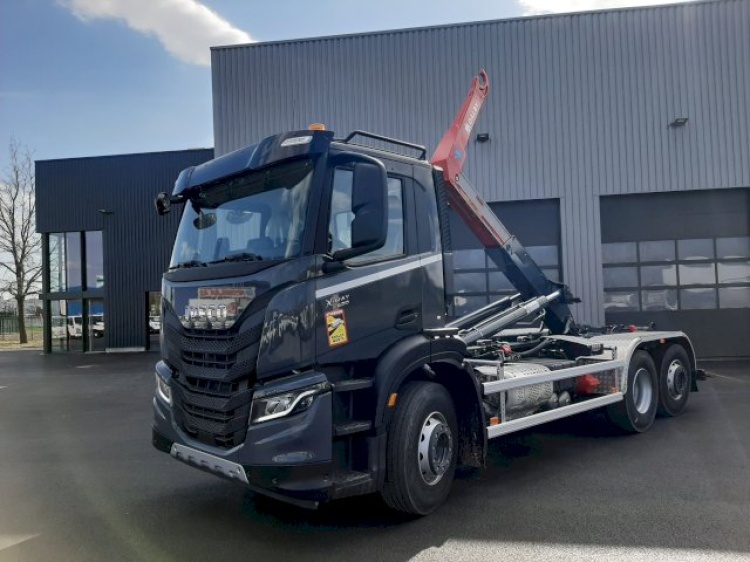 IVECO X-WAY 6X2 26T 420CH BVA SUSP PNEU + BRAS DALBY XHM3 