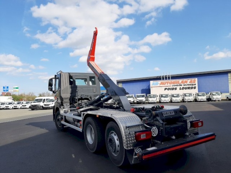 IVECO X-WAY 6X2 26T 420CH BVA SUSP PNEU + BRAS DALBY XHM3