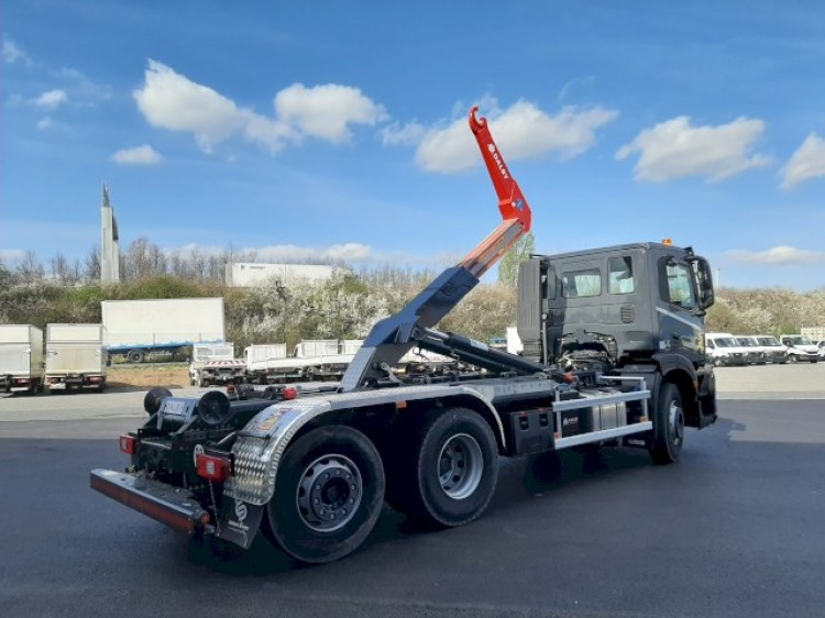 IVECO X-WAY 6X2 26T 420CH BVA SUSP PNEU + BRAS DALBY XHM3