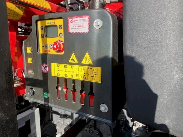 RENAULT GAMME C 8X4 OFF ROAD 13L E6 POLYBENNE + GRUE 