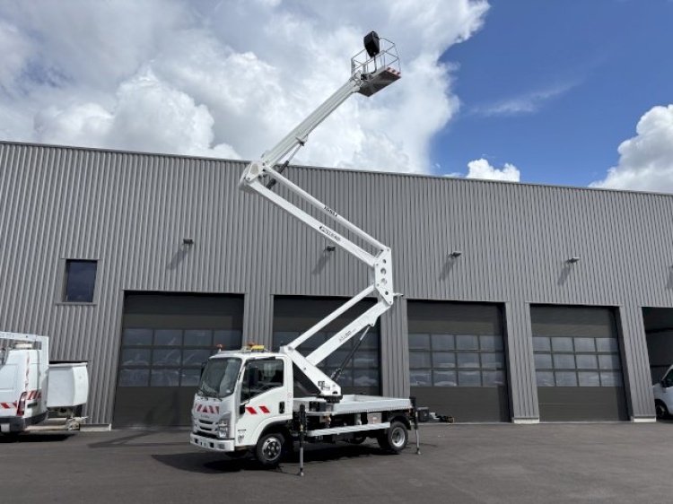 ISUZU M21 T 1.9L 120CH BVM NACELLE KLUBB PNT240 24M ARTICULEE